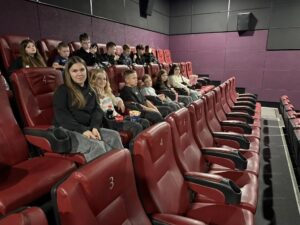 Классный фильм: 5Б погружается в "Алису в стране чудес"!